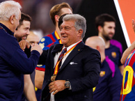 Laporta ca ngợi công lao của Flick khi Barca thắng Real