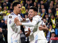 Sancho hóa người hùng giúp Villa giành vé sớm