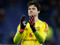 Van der Sar mới giúp MU xua tan nỗi ám ảnh Onana