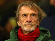 Ratcliffe khen ngợi nhưng chưa chốt tương lai Carrick