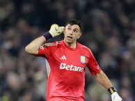 Vào tứ kết Europa League, McGinn gọi Martinez là gã điên