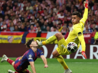 Fermin Lopez đổ máu sau va chạm kinh hoàng với Juan Musso