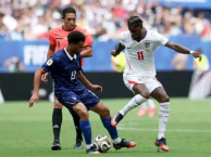 Rashford khiến Zaire-Emery bẽ mặt với cú xỏ háng kỹ thuật