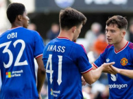 Dàn sao trẻ Carrington trao cho Carrick cơn đau đầu dễ chịu