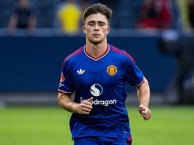 Harry Amass cản bước Man Utd mua Lewis Hall