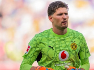 Real Madrid được mời mua Gregor Kobel thay Courtois