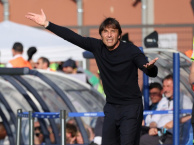 Antonio Conte dẫn đầu cuộc đua ngồi ghế nóng MU