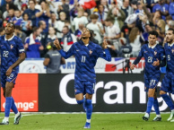 Olise áp sát kỷ lục sút phạt lịch sử của Zidane ở tuyển Pháp