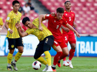 Thua Malaysia, HLV Kim Sang Sik động viên tuyển Việt Nam