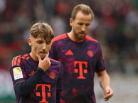 Bị VAR từ chối liên tiếp, Bayern Munich ngậm ngùi chia điểm Augsburg