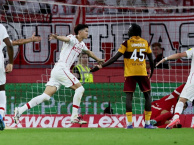 Ngôi sao Nhật Bản đưa Freiburg lên đỉnh Bundesliga