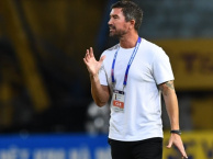 HLV Kewell dùng bóng dài giúp Hà Nội FC hạ CAHN