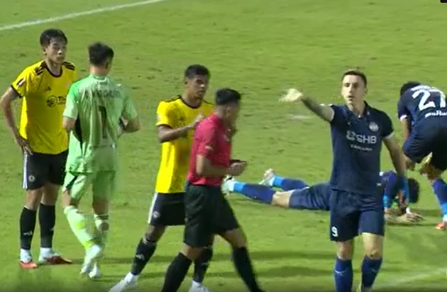 Hà Nội FC phẫn nộ trọng tài sau trận thua Đà Nẵng