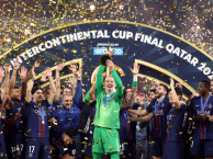 Safonov thăng hoa cuối năm, thủ môn PSG được vinh danh hay nhất tháng 12