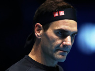Trả giao bóng tệ, Roger Federer dừng bước ở bán kết ATP Finals 2019