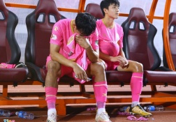 Cầu thủ Sài Gòn bật khóc khi đội rớt hạng