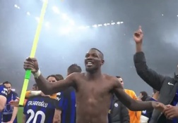 Biển người ăn mừng Inter vô địch Serie A