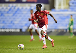 Sekou Kone: Lời giải bất ngờ cho bài toán tiền vệ của Man United?