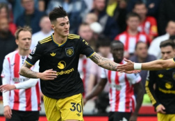 Chấm điểm Man Utd: Sesko ghi dấu ấn; Bayindir cứu thua trong khung gỗ