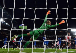 Chấm điểm Chelsea: Sanchez hóa người hùng, Joao Pedro chói sáng