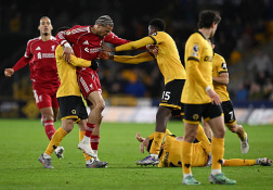 Chấm điểm Liverpool: Szoboszlai 'hết phép', Ekitike đơn độc