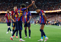 Chấm điểm Barcelona: Sàn diễn của song tấu Yamal - Raphinha