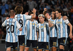 Chấm điểm Argentina: Nico Paz bùng nổ trong ngày thay Messi