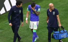 Hậu vệ M.U đau đớn rời World Cup vì chấn thương