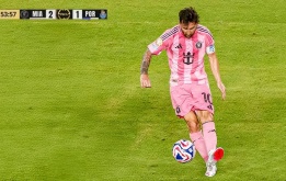 Lionel Messi tỏa sáng với kỹ thuật sút phạt siêu việt khiến đối thủ kinh ngạc