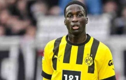 Chelsea đàm phán mua trung vệ trẻ Soumaila Coulibaly từ Dortmund