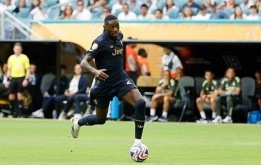 Newcastle chuyển hướng sang Kolo Muani sau vụ hụt Benjamin Sesko