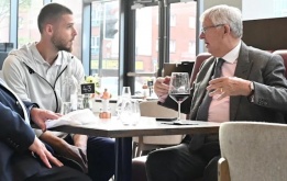 De Gea tái ngộ Sir Alex Ferguson tại Old Trafford đầy xúc động