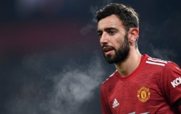Huyền thoại MU chỉ trích thẳng Bruno Fernandes: 'Chẳng làm được gì ngoài việc đá penalty'
