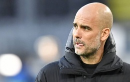 'Bại tướng' của M.U quyết giành 'máy phối bóng' 15 triệu với Man City đến cùng