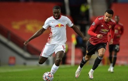 Trung vệ Bayern: 'Tôi muốn ký hợp đồng với Man Utd ngay lập tức'