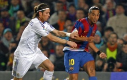 Ronaldinho khiêu khích, Sergio Ramos có lời đáp trả