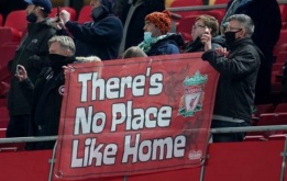 Ai là chủ sở hữu thật sự của Old Trafford, Anfield?