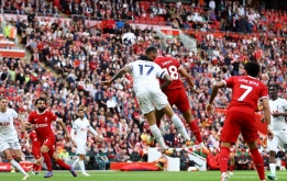 Salah xô đổ kỷ lục của Rooney