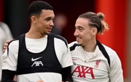 Fan Liverpool phản ứng mạnh mẽ với động thái của Alexander-Arnold