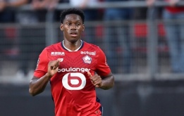 Quên Darwin Nunez đi, Jonathan David mới là tiền đạo Arsenal nên nhắm tới