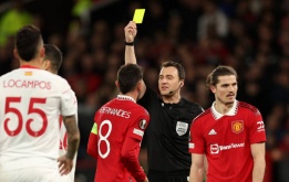 MU sẽ không vui với trọng tài bắt chung kết Europa League