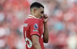 CĐV Liverpool phát hiện động thái 'cực phũ' của CLB với vật phẩm của Alexander-Arnold