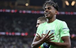 Chủ tịch Barca xác nhận kế hoạch giữ chân Lamine Yamal