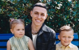 Phil Foden và khoảnh khắc ấn tượng trong Ngày của cha