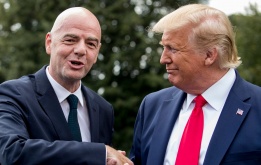 Mối quan hệ thân thiết lạ thường giữa Donald Trump và Gianni Infantino