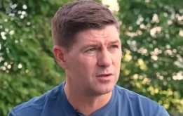 Gerrard so sánh bầu không khí tại Ibrox với Anfield
