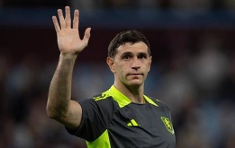 NÓNG: Emiliano Martinez khao khát đến Man Utd