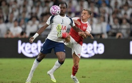 Arsenal lo lắng vì Trossard chấn thương sau trận gặp Tottenham
