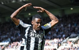 Newcastle chặn đứng Liverpool: Vì sao thương vụ Isak đổ vỡ?