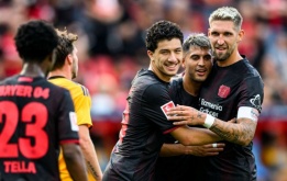 Ten Hag thắng 3 trận liền với Leverkusen